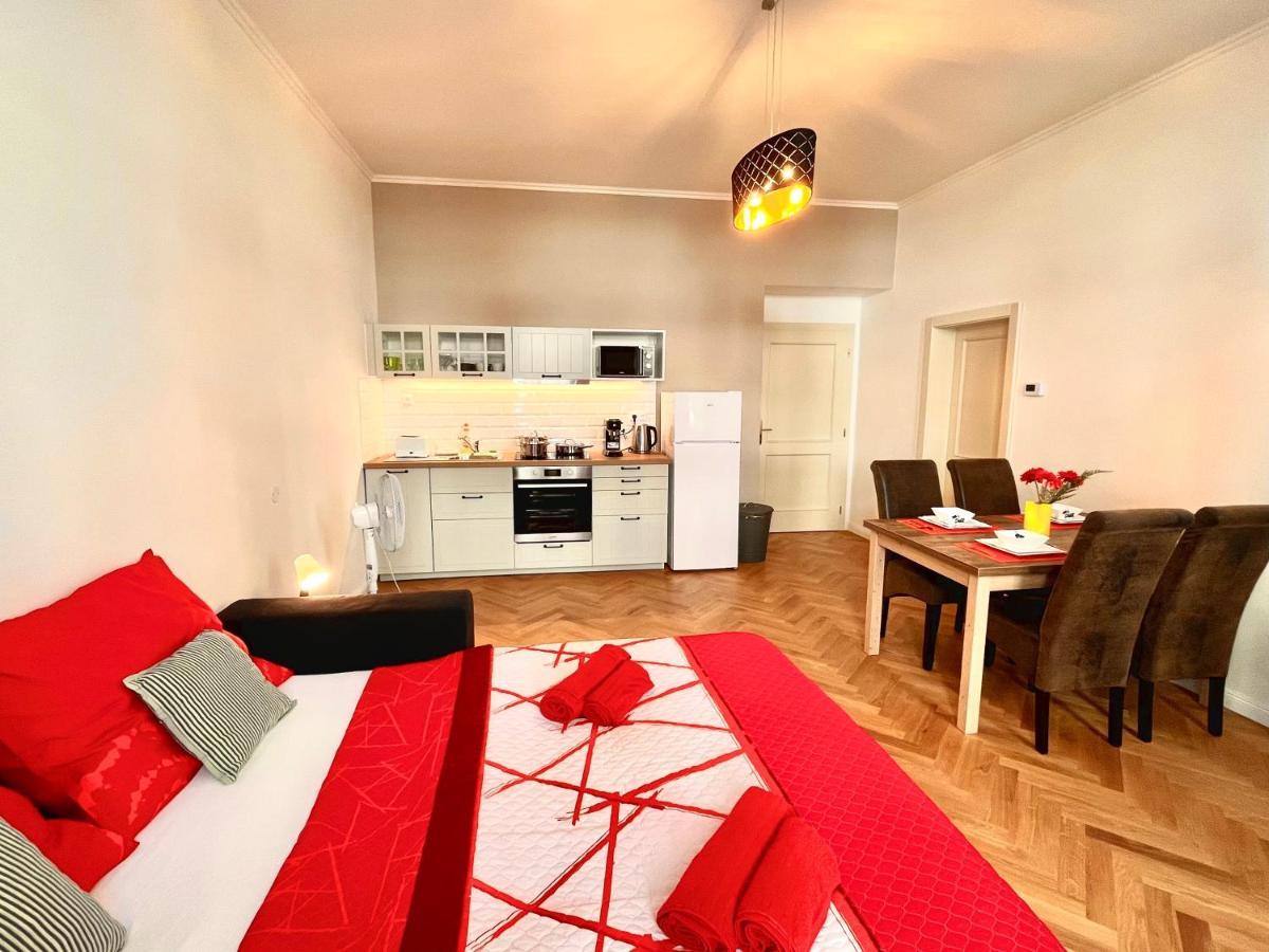 Riverbridge Apartments Прага Экстерьер фото