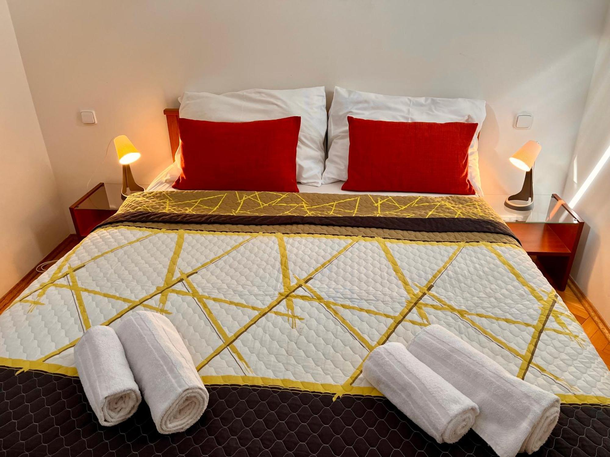 Riverbridge Apartments Прага Экстерьер фото
